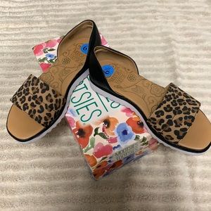 Elastic leopard print sandals